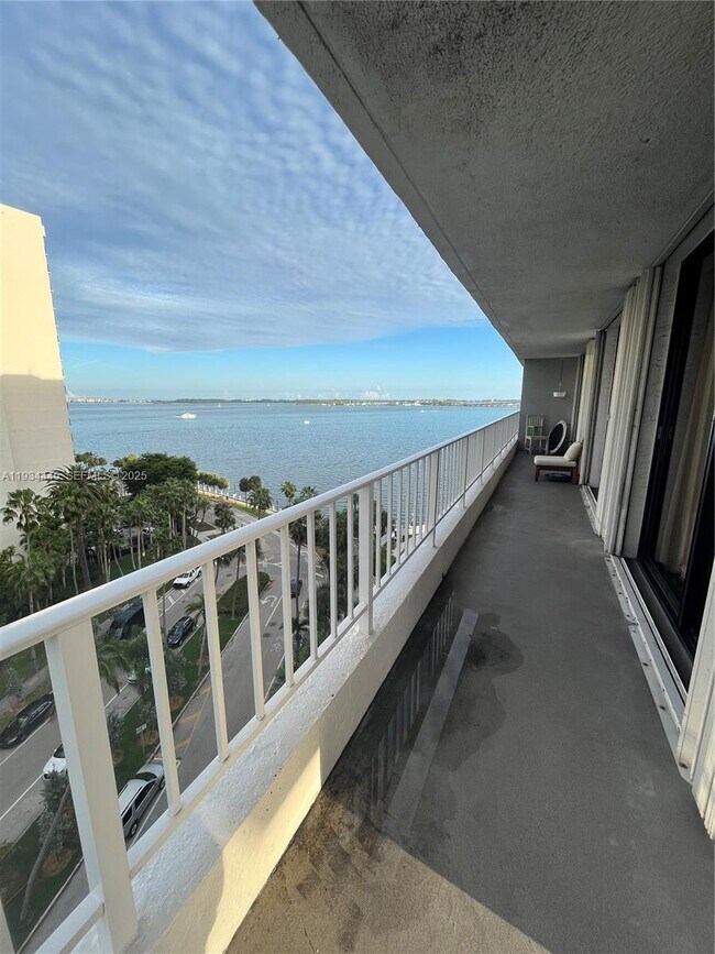 Building Photo - 200 SE 15th Rd