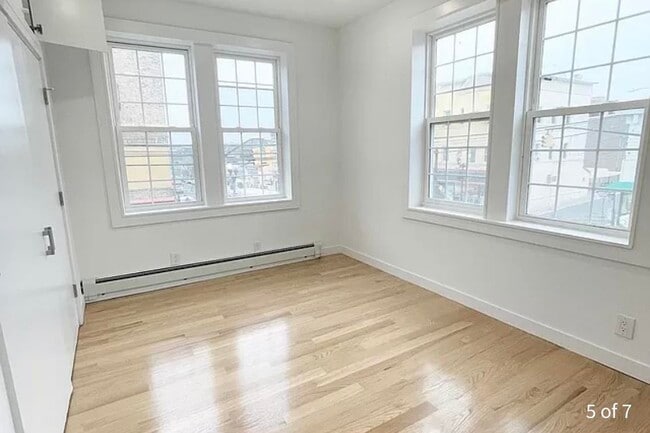 Building Photo - 452 64th St