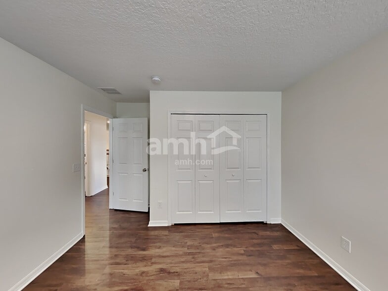 Building Photo - 2300 Treetop Ln