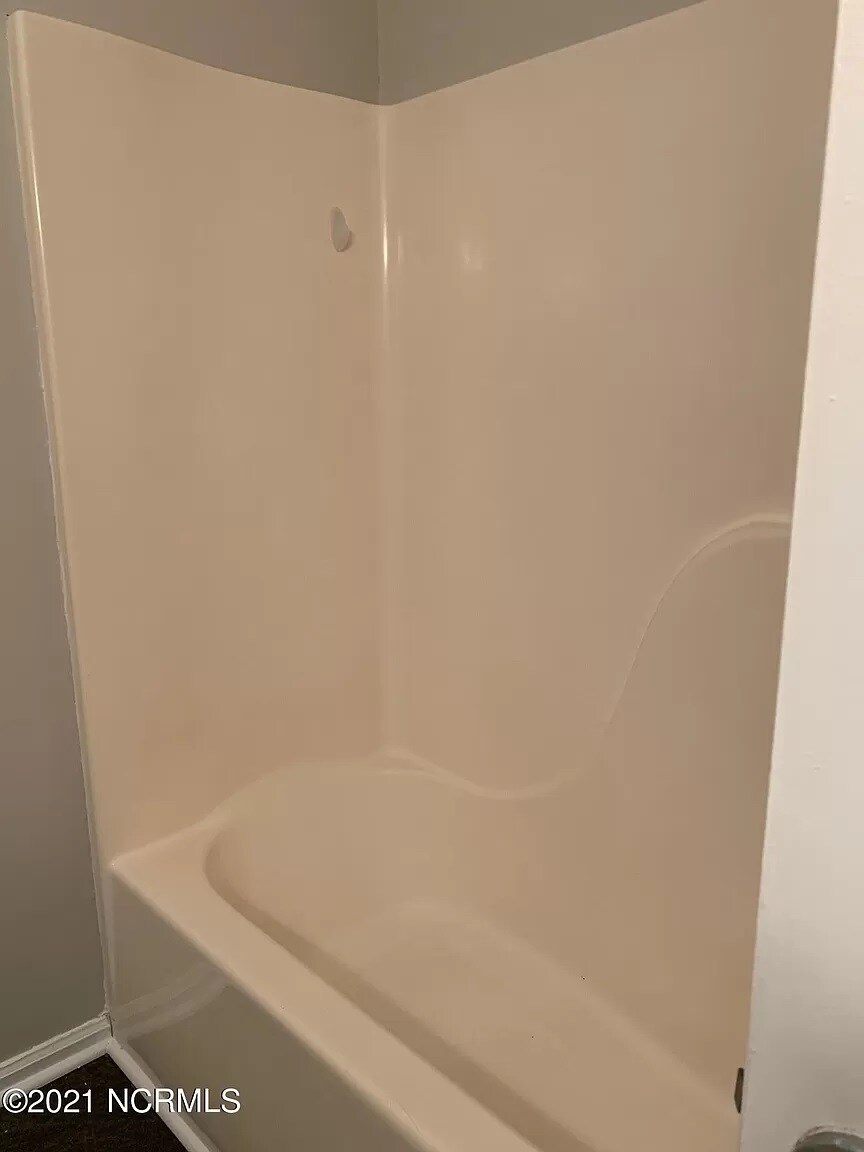 Building Photo - 8 Upton Ct