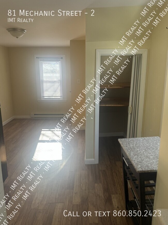 Building Photo - 81 Mechanic St