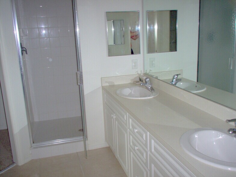 Master Bathroom - 960 Starkey Rd