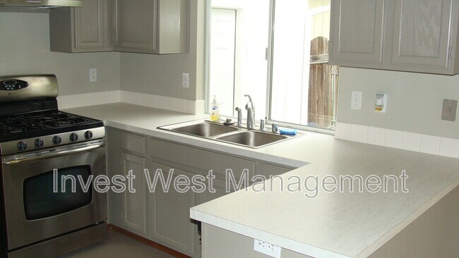 Building Photo - 2515 NE 83rd Wy