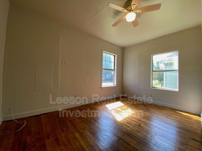 Building Photo - 545 Wyche St