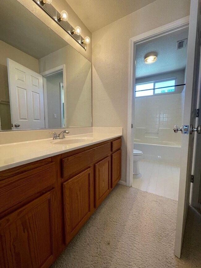 Building Photo - Kitchen Island, Covered Patio w/ Outdoor B...
