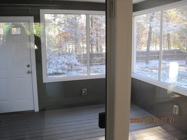 Building Photo - 9 Rickard St