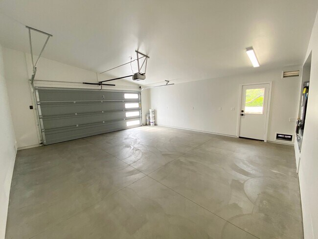 Building Photo - 100 W Hummingbird Ln