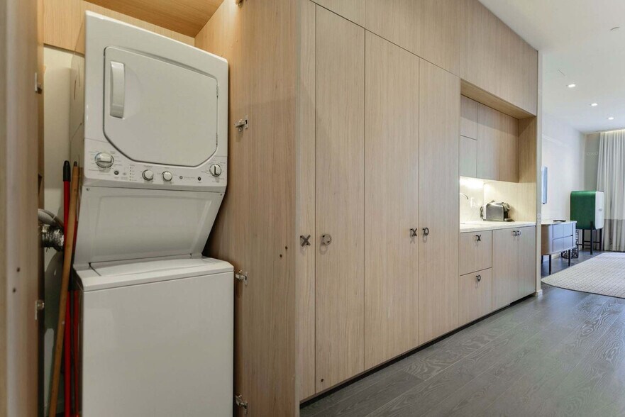 Building Photo - 801 S Miami Ave