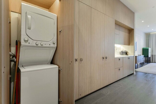 Building Photo - 801 S Miami Ave