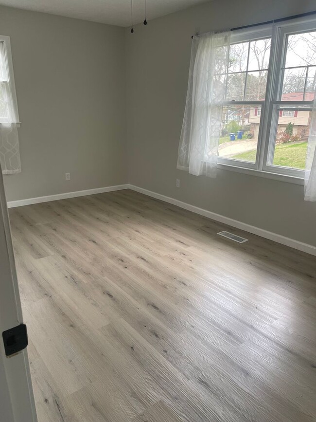 Building Photo - 5918 Medders St