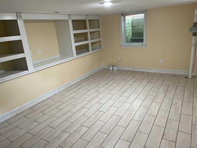 Building Photo - 8 James St