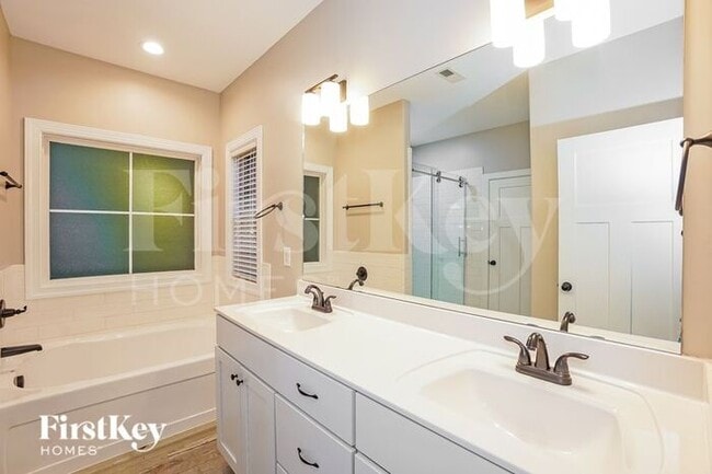 Building Photo - 2570 Alex Overlook Way