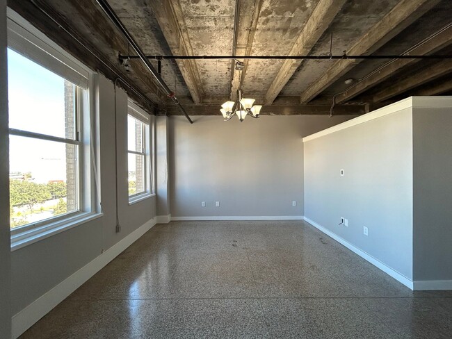 Building Photo - Downtown Fort Worth Texas Condo For Rent "...