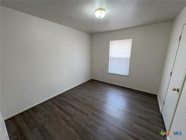 Building Photo - 2601 Lucille Dr