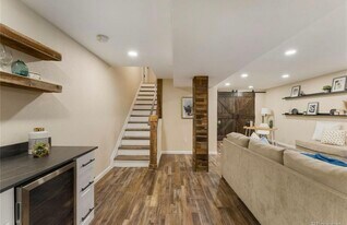 Building Photo - 5555 E Briarwood Ave