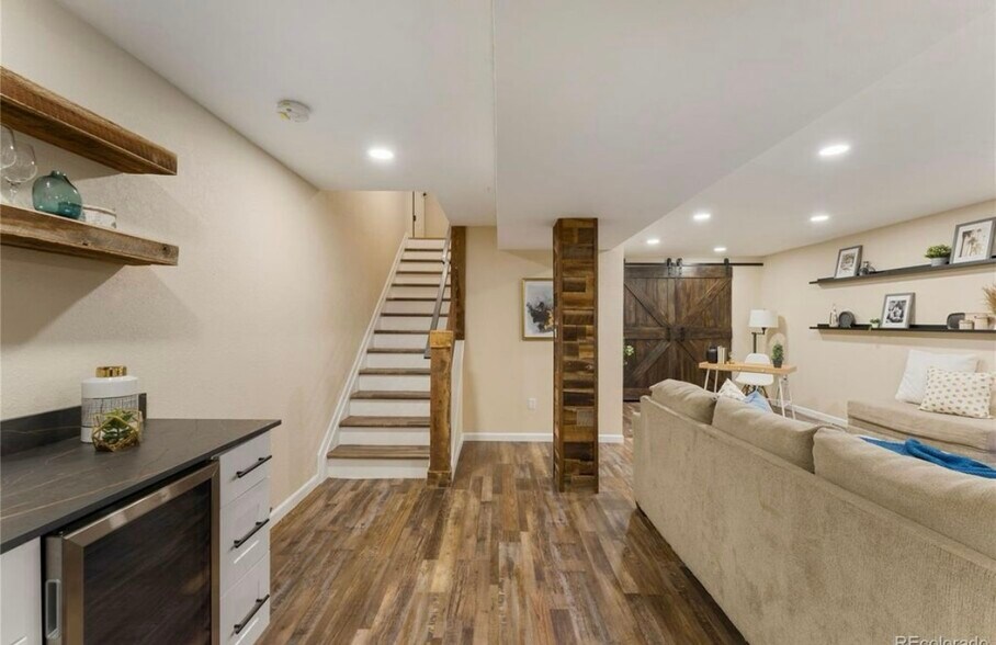 Building Photo - 5555 E Briarwood Ave