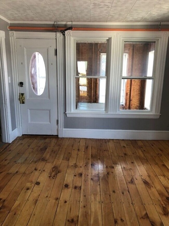 Building Photo - 3 Bedroom Apartment - 1st Floor Unit