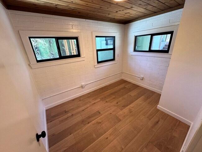 Building Photo - 8220 Edison Dr