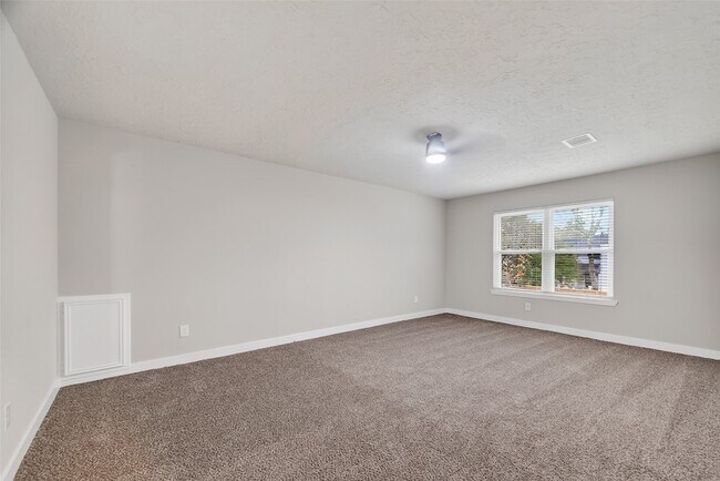 Building Photo - 2402 Oak Shores Dr