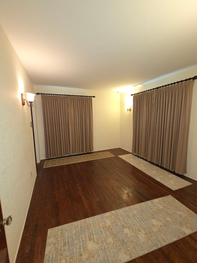 Building Photo - Spacious 2 Bedroom 2 Baths Spanish Charmer!
