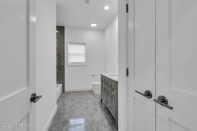 Building Photo - 45 Borden Ave