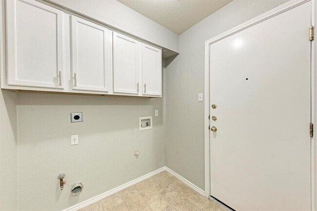 Building Photo - 10301 Beard Ave
