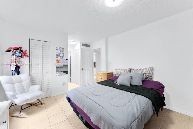 Building Photo - 14415 N Kendall Dr