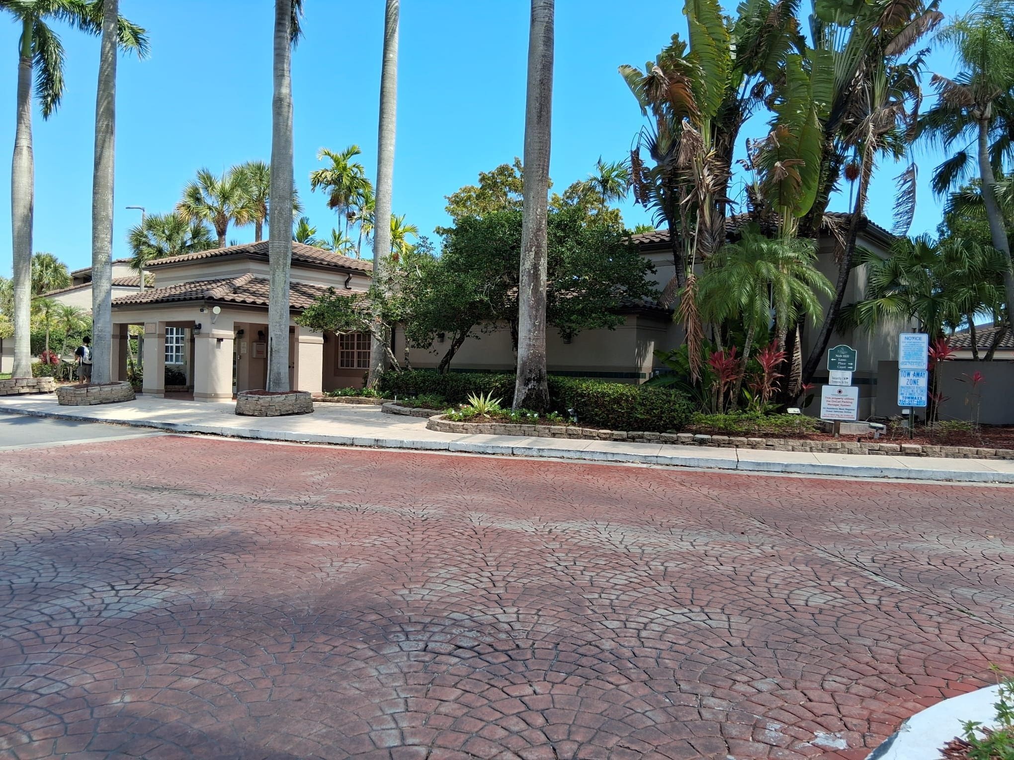 Building Photo - 9829 Nob Hill Ln