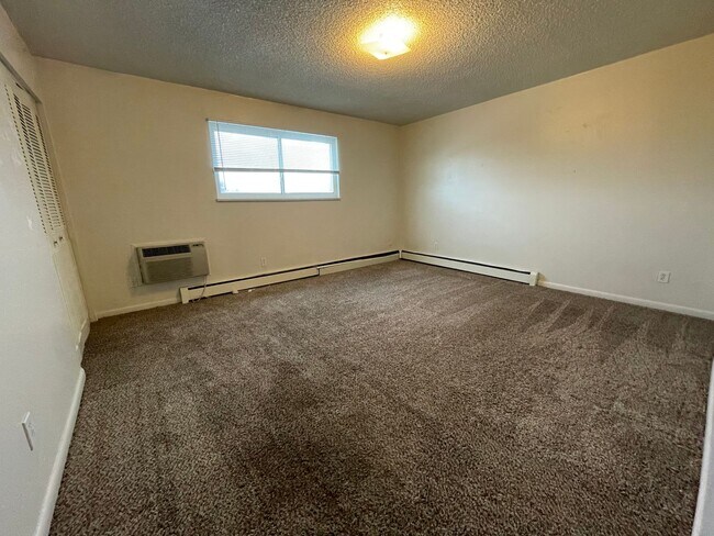 Building Photo - 736 37th Ave