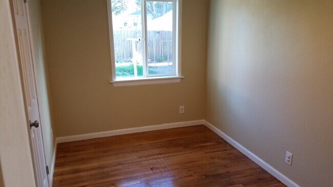 Building Photo - Charming Updated Rancher in the Heart of C...