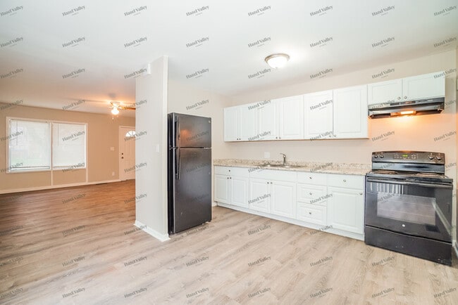 Building Photo - 488 Lombard Rd