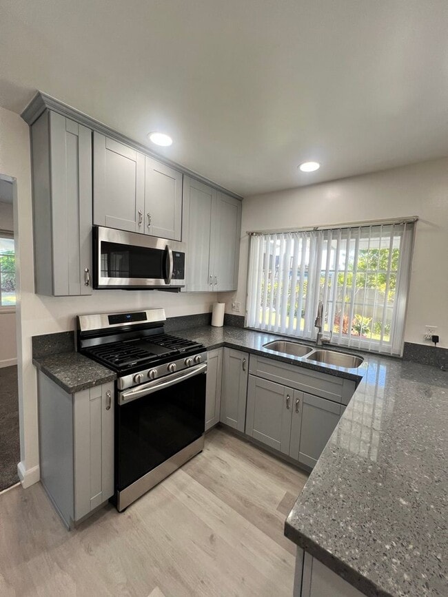 Building Photo - Spacious 2-Story House in Whittier