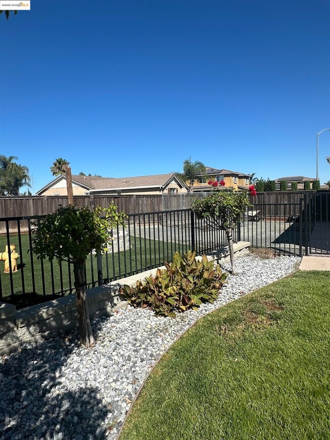 Building Photo - 649 Poplar Ct