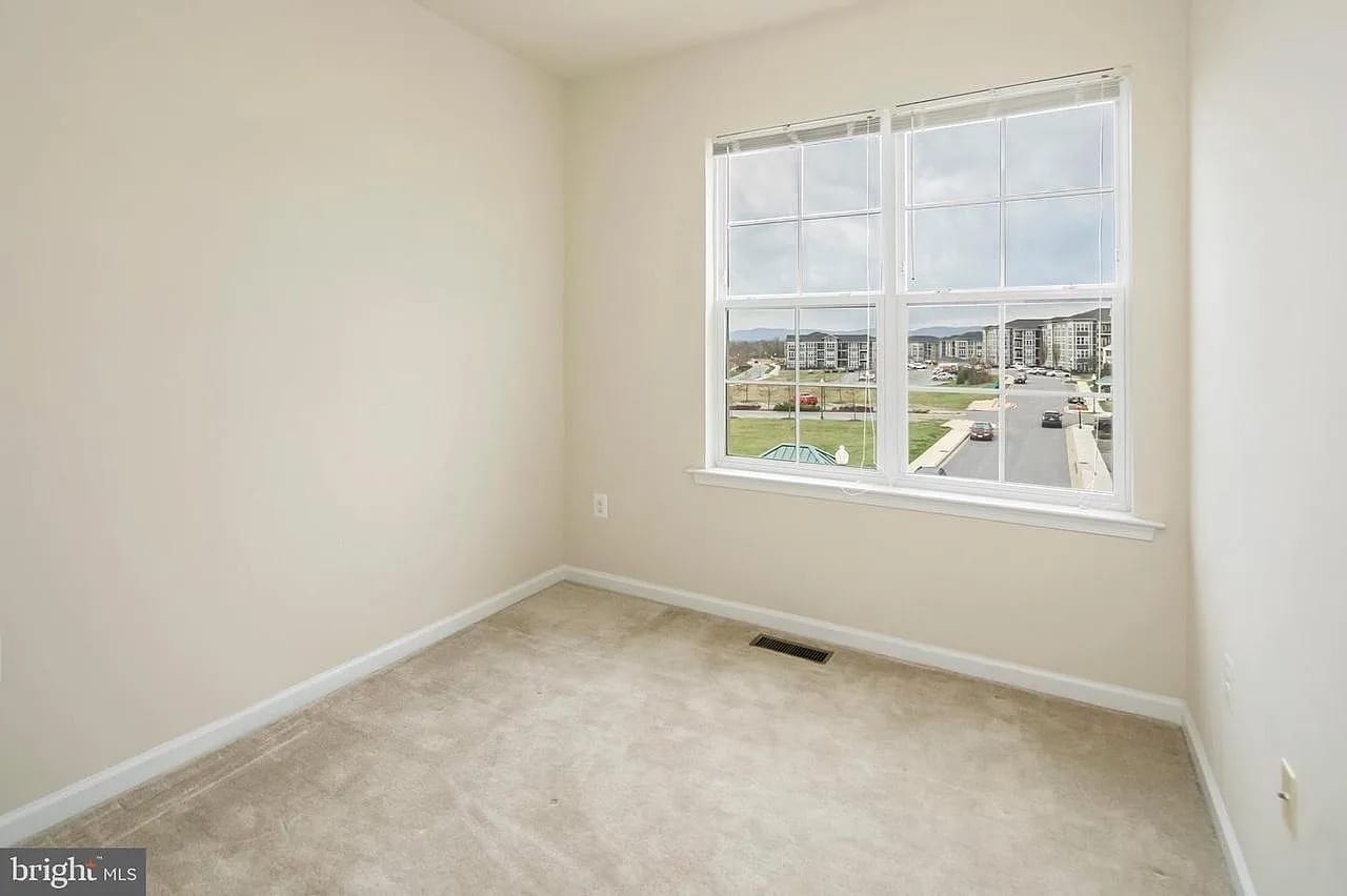 Building Photo - 5907 Leben Dr