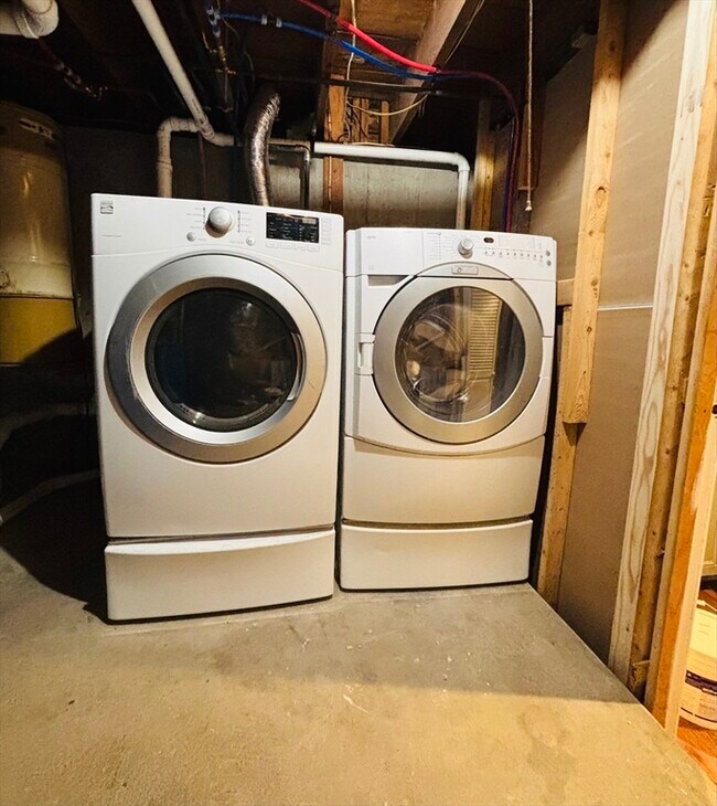 Building Photo - 49 Lillian Rd