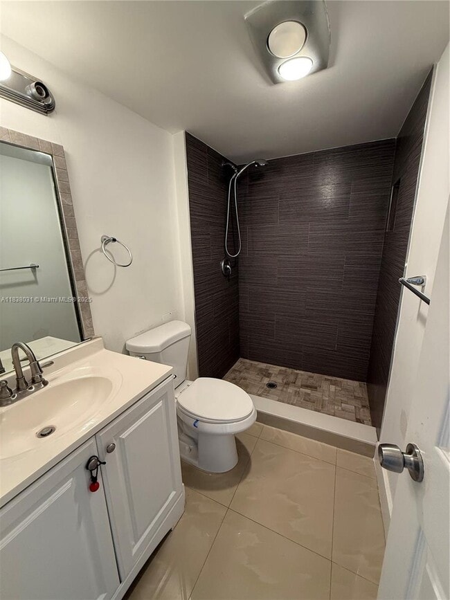 Building Photo - 3475 N Country Club Dr