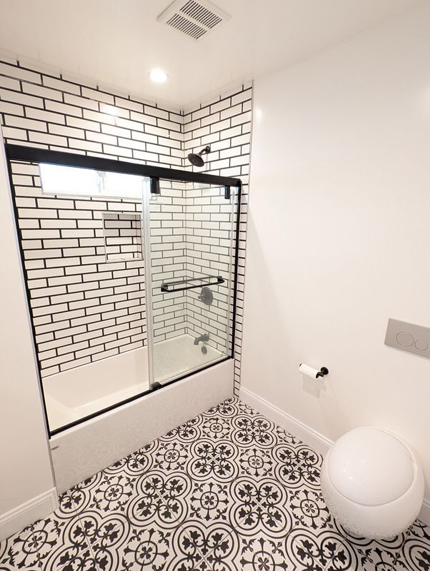 Building Photo - 2746 Thurman Ave.