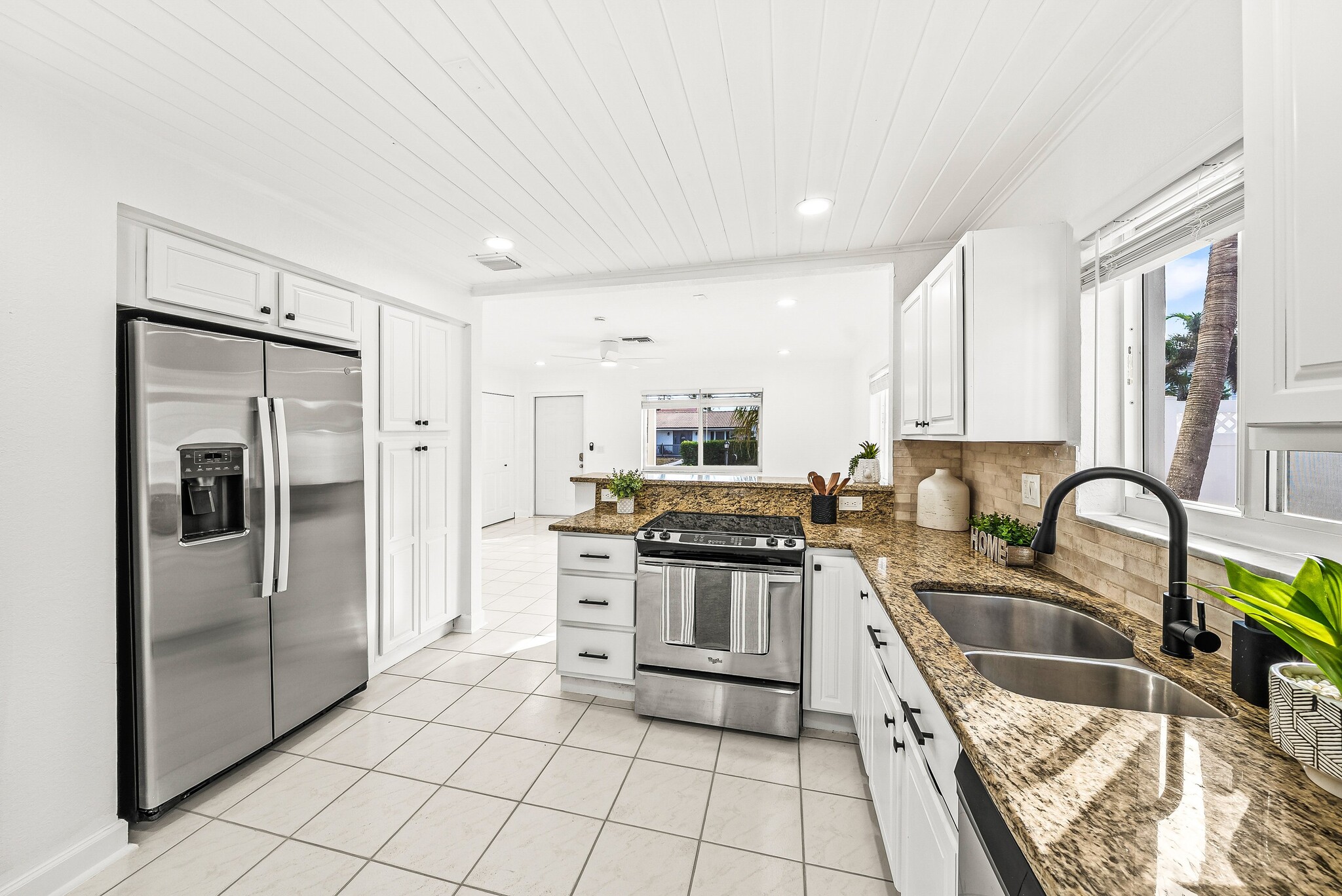 Kitchen - 17 Fayette Dr