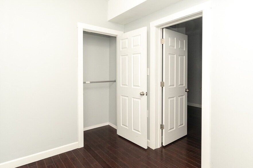 Building Photo - 2968 N Ridgeway Ave