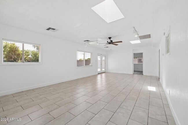 Building Photo - 1611 E Cedar St