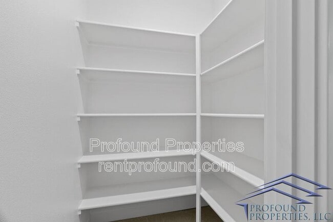 Building Photo - 6843 SE Red Alder St