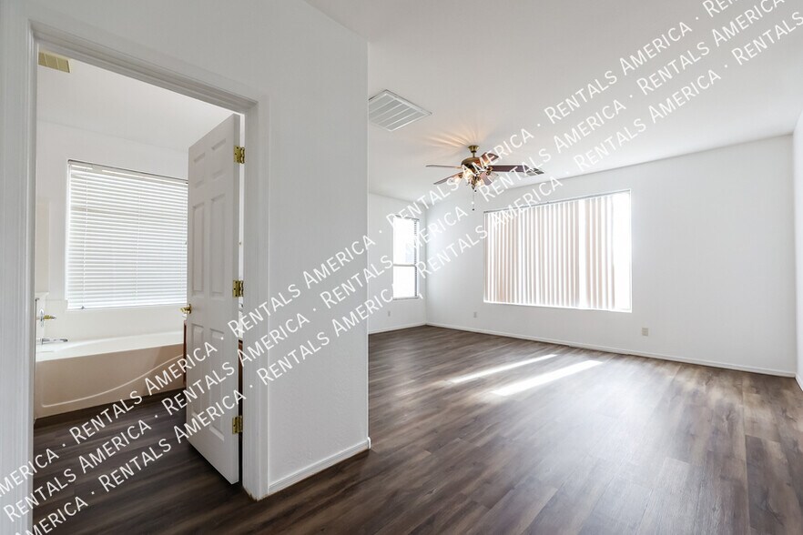 Building Photo - 10417 W Windsor Ave