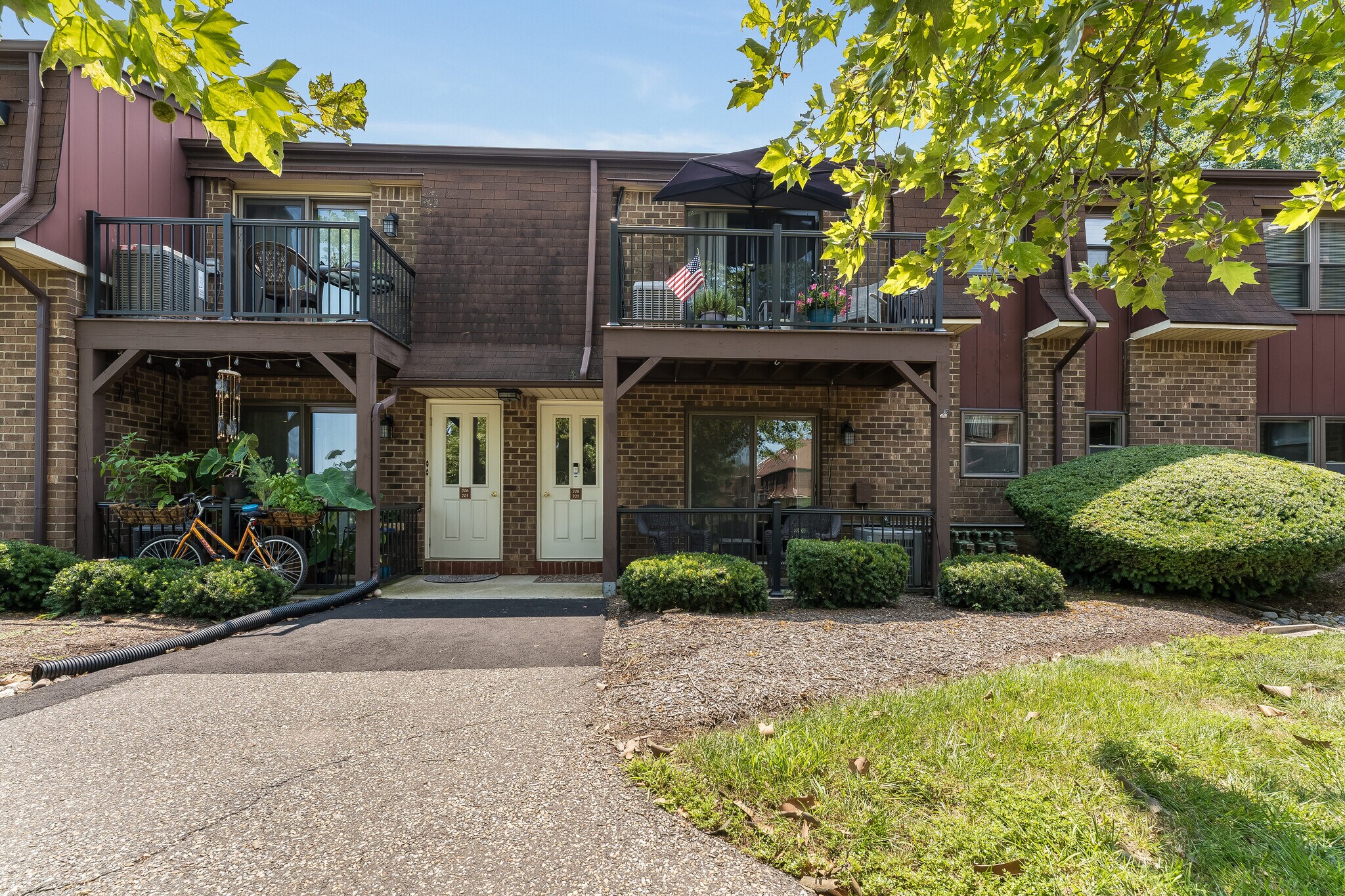 Building Photo - 707 Nottingham Way