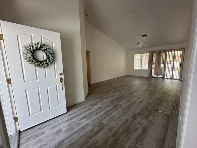 Building Photo - 2 Bedroom 2 Bathroom Sun City Summerlin To...