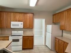 Building Photo - 3852 Roxfield Dr NE