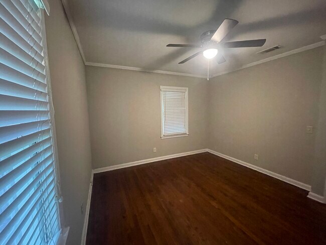 Building Photo - 103 Forest Way