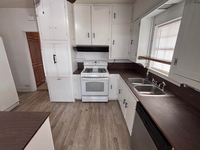 Building Photo - 1513 P B Ln