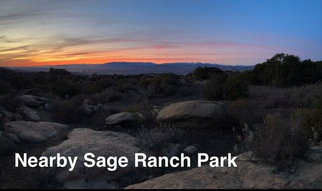 Building Photo - Nicely upgraded Townhome is East Simi