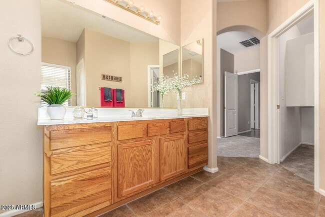 Building Photo - 632 E Mule Train Trail