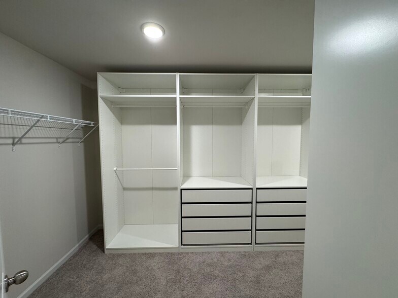 Building Photo - 1129 Georgian Point Dr